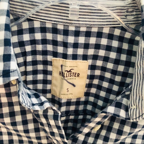 S Hollister Button Up - Picture 2 of 4